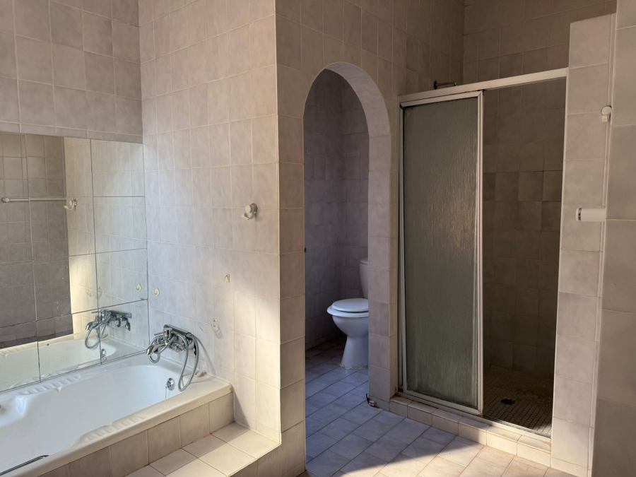 6 Bedroom Property for Sale in Safari Gardens North West